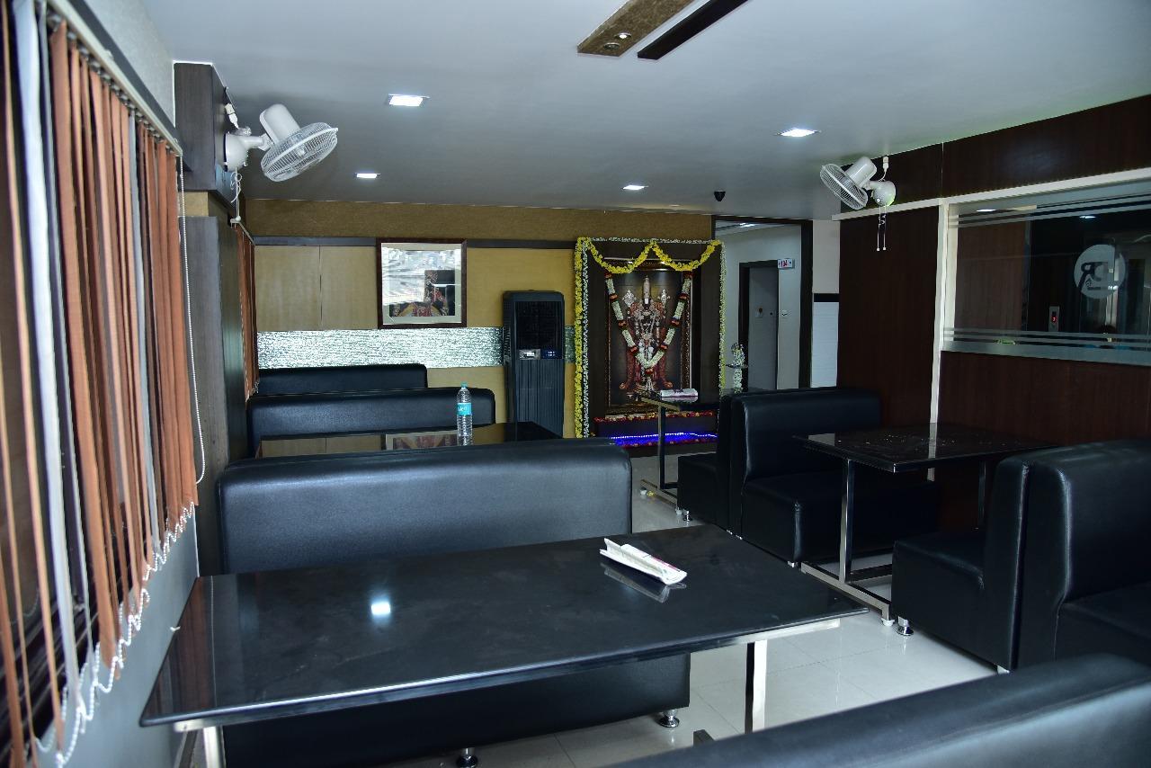 Iroomz Dwaraka Residency Белларі Екстер'єр фото