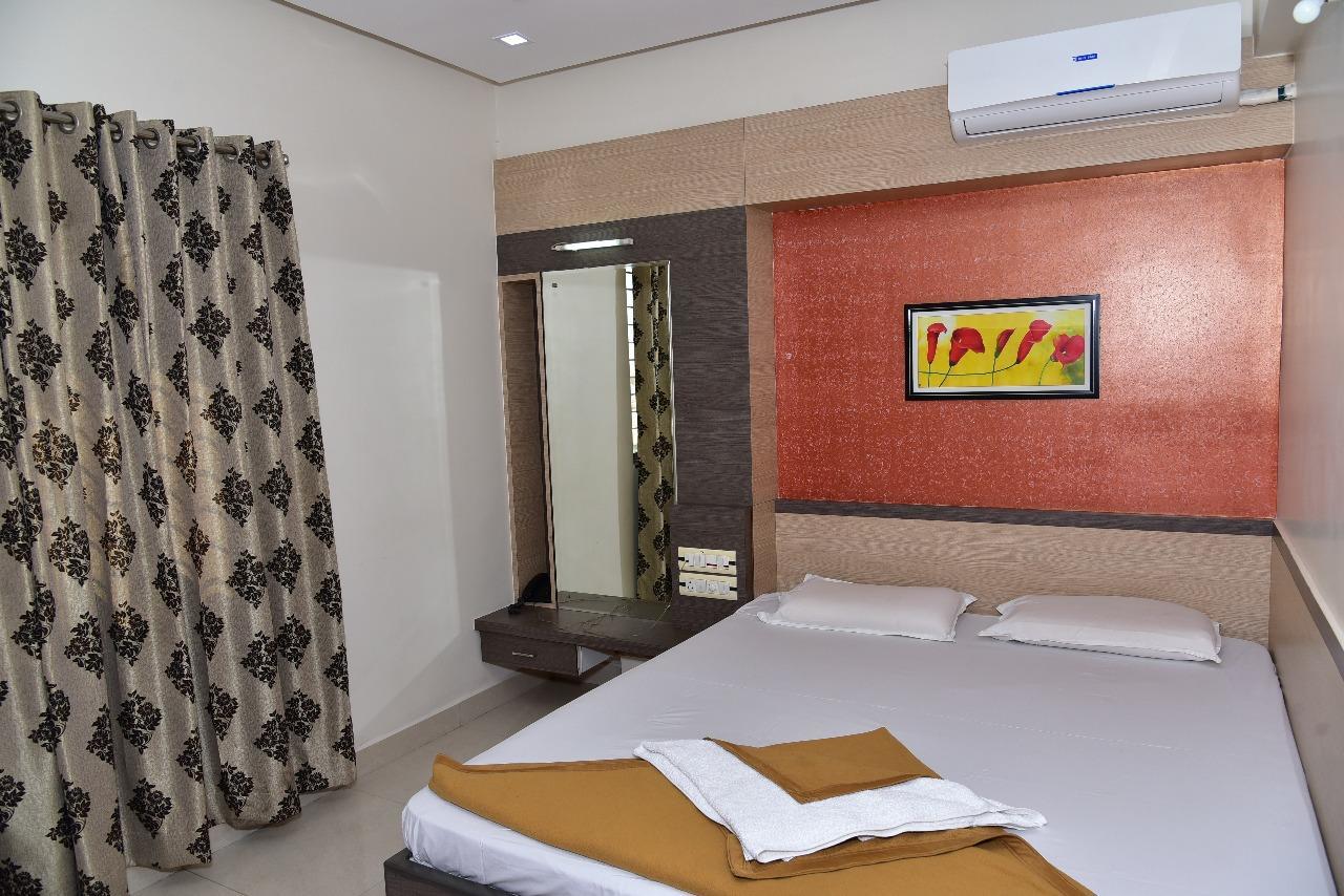 Iroomz Dwaraka Residency Белларі Екстер'єр фото
