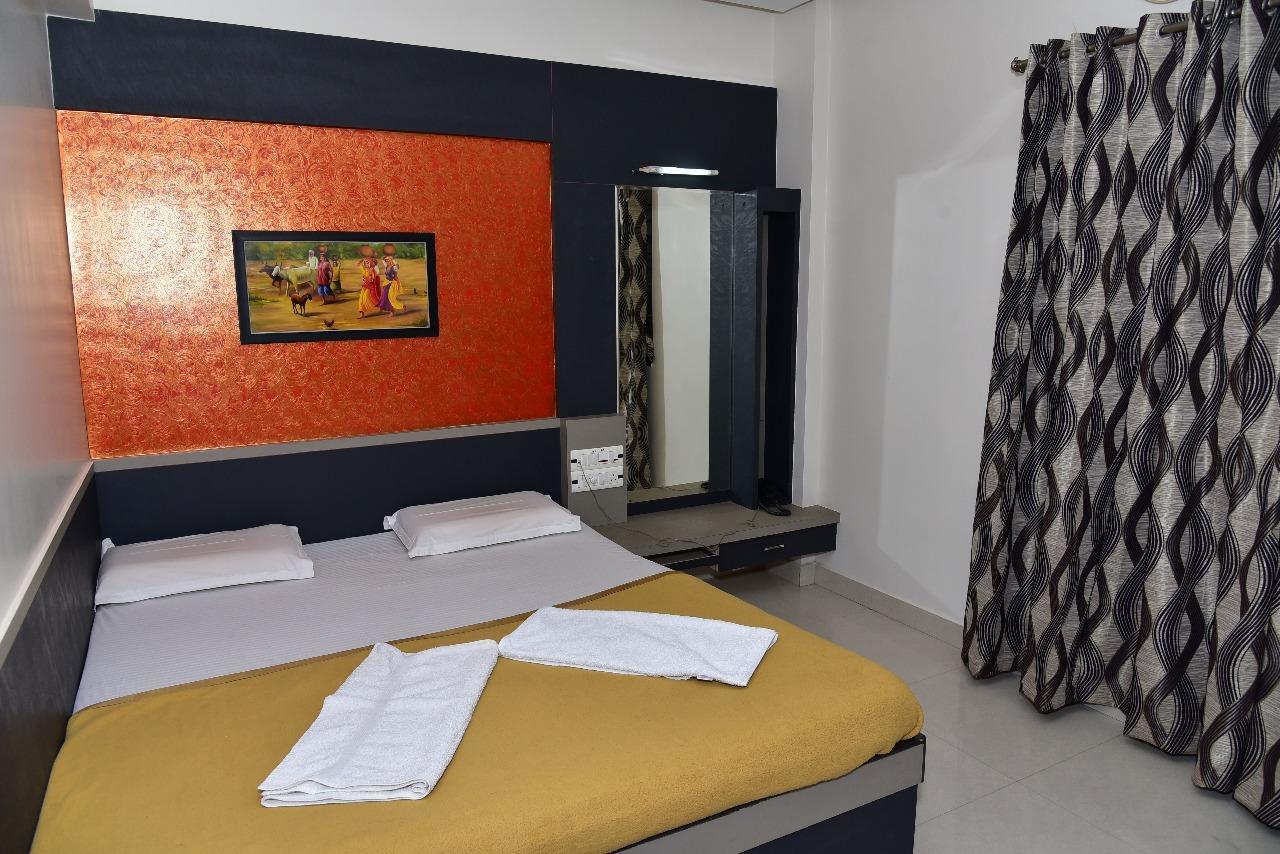 Iroomz Dwaraka Residency Белларі Екстер'єр фото