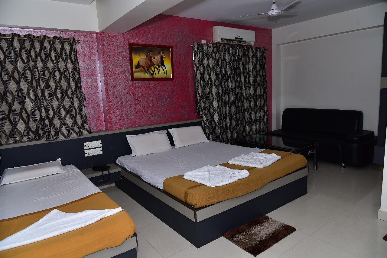 Iroomz Dwaraka Residency Белларі Екстер'єр фото