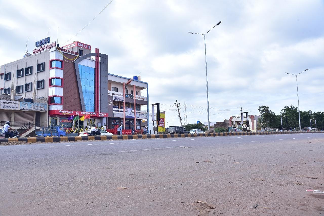 Iroomz Dwaraka Residency Белларі Екстер'єр фото