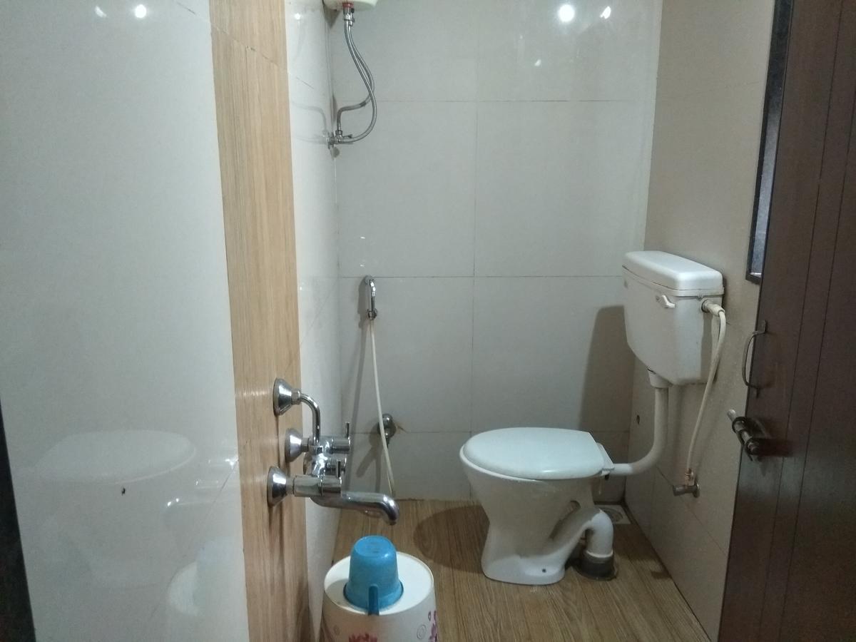 Iroomz Dwaraka Residency Белларі Екстер'єр фото